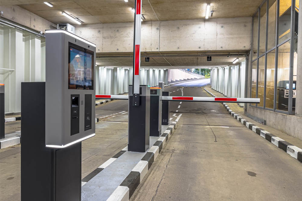 Access control gate with security officer
